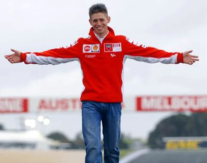 Stoner: sfiderei Rossi anche a moto invertite!