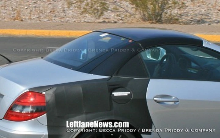 Mercedes Slk: le camuffature nascondono il tetto in vetro?