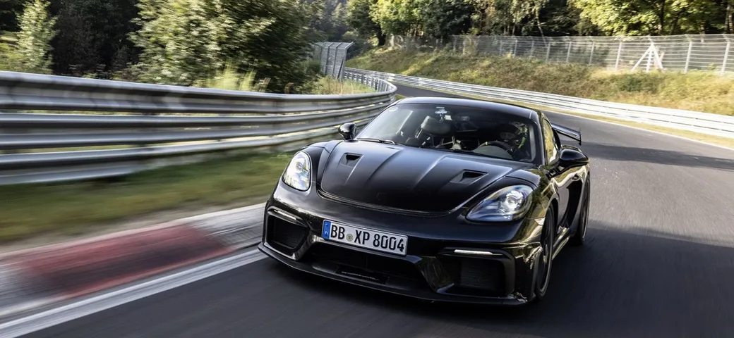 Porsche 718 Cayman GT4 RS: ultimi collaudi e record al Nurburgring