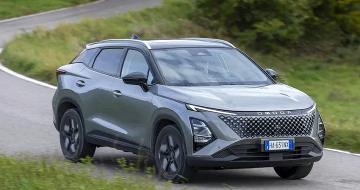 Omoda 5 SHS-H, nuova full hybrid da 224 CV: come va su strada