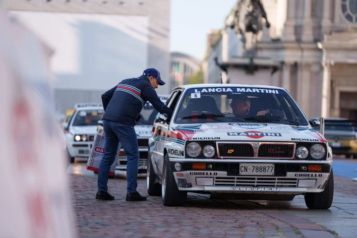 Lo spettacolo delle Lancia Delta a Torino con Miki Biasion
