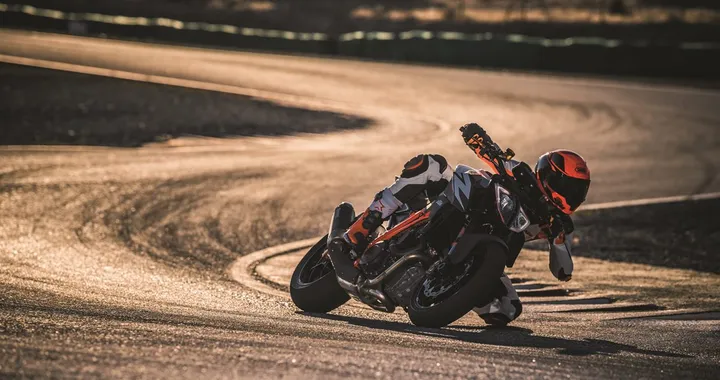 KTM, riecco la promozione "Power Duke": valida fino al 31 dicembre