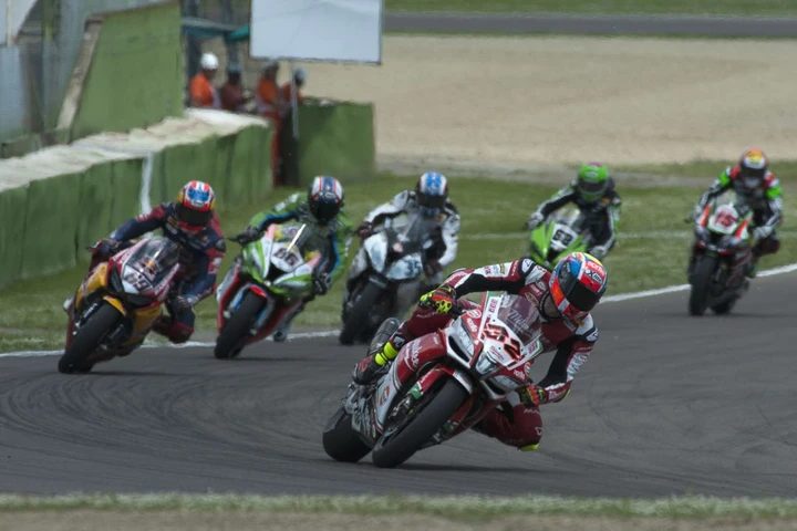 SBK Imola 2017: sette bandiere rosse. Qualcosa non va...