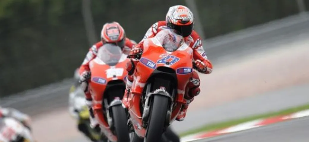 MotoGP a Phillip Island: “Rolling BaStoner“ a caccia del poker casalingo. Hayden teme il freddo e l'usura delle gomme