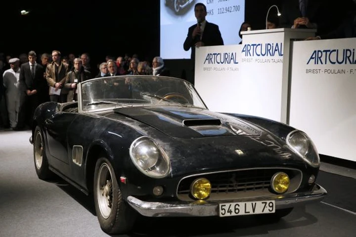 Venduta per 16.3 milioni di euro la Ferrari 250 GT California Spyder di Alain Delon