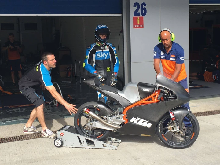 Moto3: Bulega, pilota di riferimento KTM per il 2017