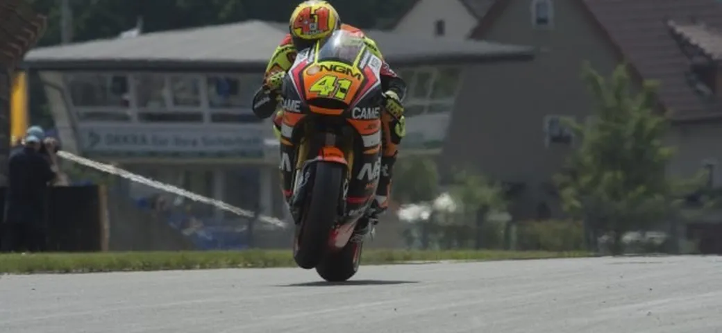 MotoGP Germania 2014: Aleix Espargarò domina il Day-1 del Sachsenring davanti a Marquez, Valentino Rossi 6°, Dovizioso 9° [FOTO]