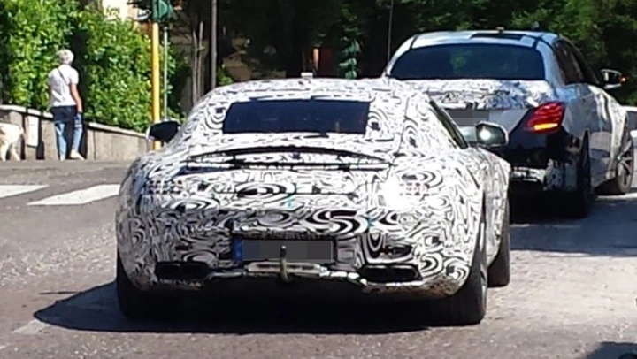 Mercedes AMG GT: foto spia su strada, a Verona