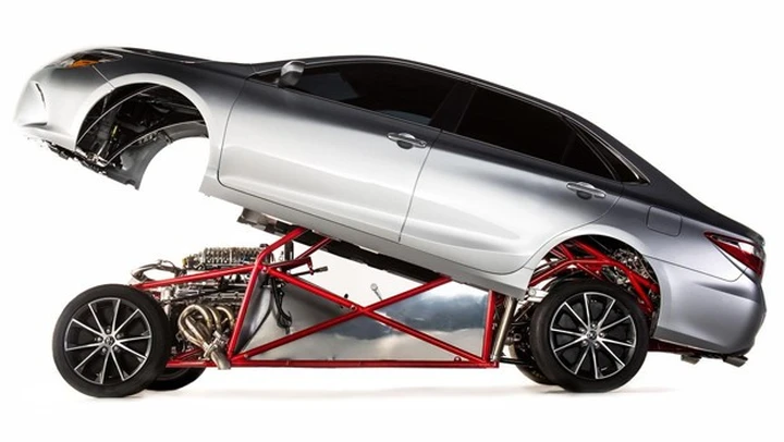 Al Sema c'è una Toyota Camry da 850 cavalli