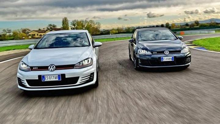 Golfperformancetour: Golf GTI e GTD in pista, video, confronto e telemetria