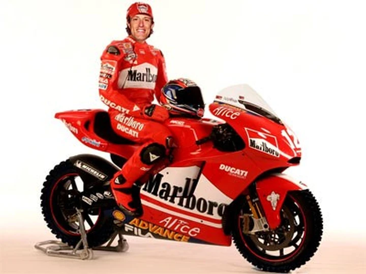 Gibernau e la sua D16