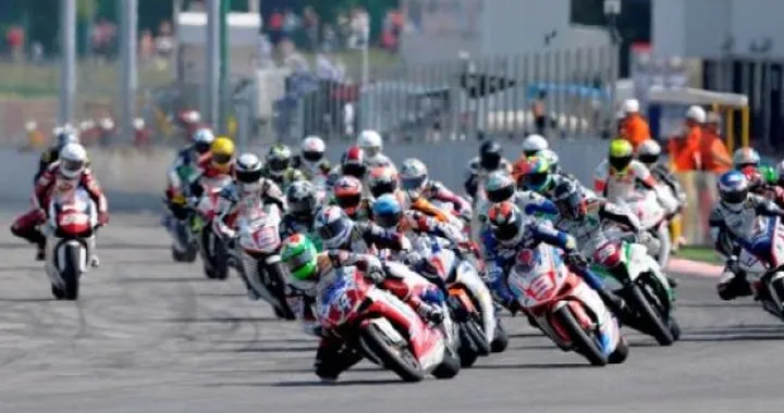 Superstock 1000: griglia folta ed eterogenea per la classe più spettacolare delle derivate