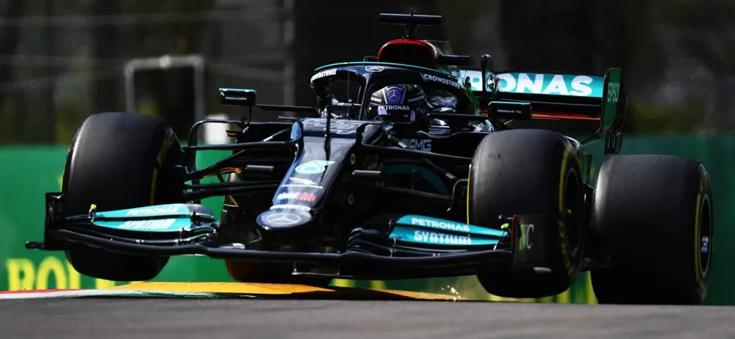 F1 GP dell’Emilia Romagna: Hamilton in pole davanti alle Red Bull