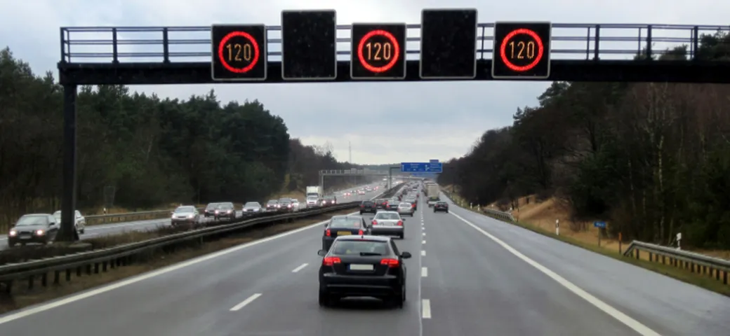 Ma quale autostrada senza limiti di velocità, la multa da 7.500 euro lo dimostra