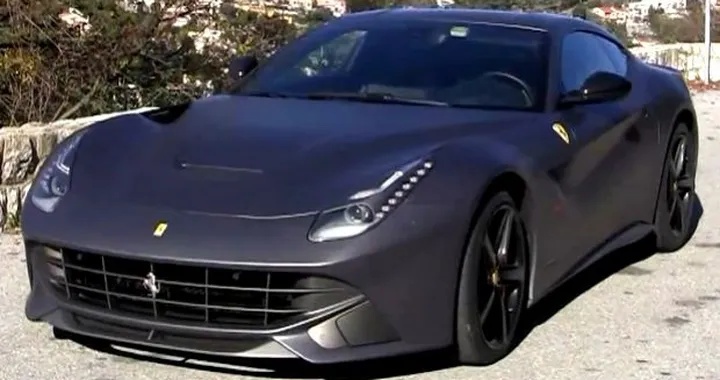 Ferrari F12: il sound in montagna in video