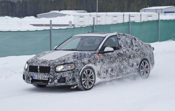 BMW Serie 1 Berlina: foto spia sulla neve