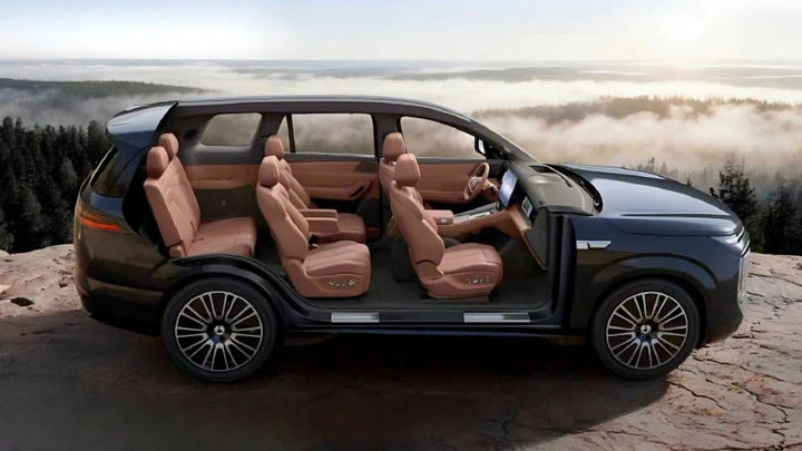 Questo maxi SUV elettrico ha 6 posti e percorre fino a 960 km con una ricarica