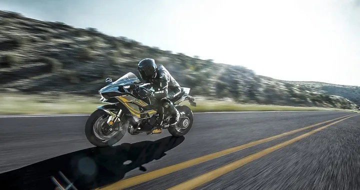 Kawasaki Ninja H2 e H2 Carbon, il nuovo video