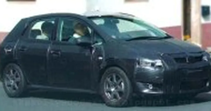 Foto spia della Toyota Corolla 2006