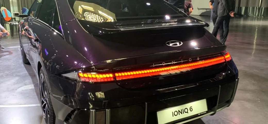 Hyundai Ioniq 6: anteprima della berlina-coupé elettrica