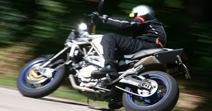 Anteprima Aprilia 750 naked