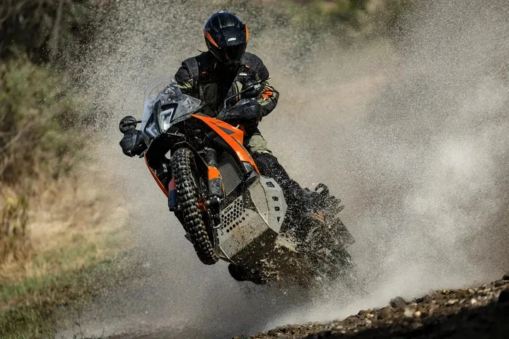 KTM 790 Adventure 2025: l'equilibrio perfetto tra on-road e off-road
