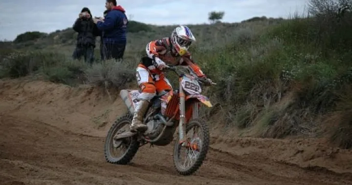 Prima foto di Antonio Cairoli in sella alla KTM 450 SX-F