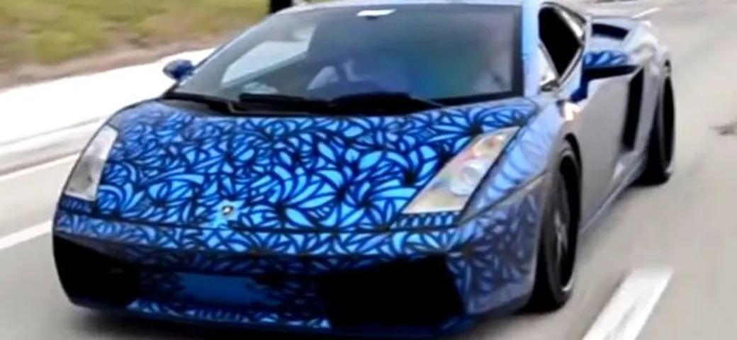 Lamborghini Gallardo: un artista la pittura a mano