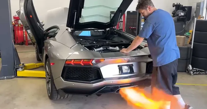 Vuole il sound delle F1 anni '90, monta uno scarico ad hoc alla Lambo