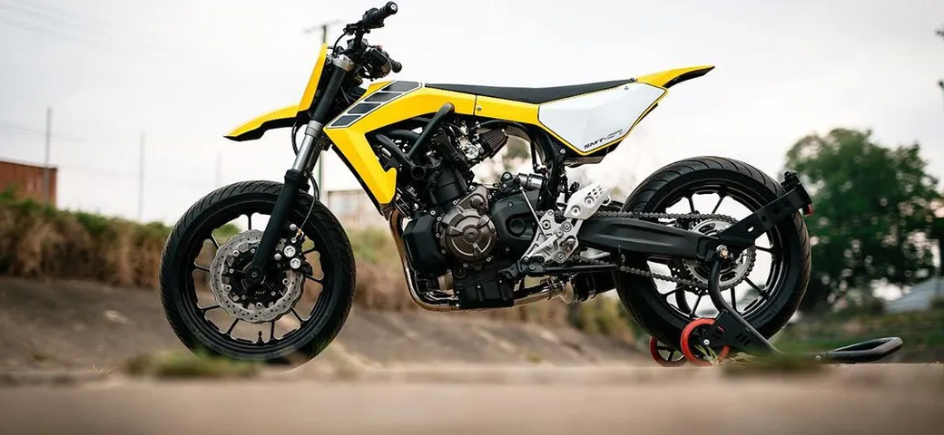 Yamaha MT-07 by Andrew Stagg: la naked di Iwata si veste da motard