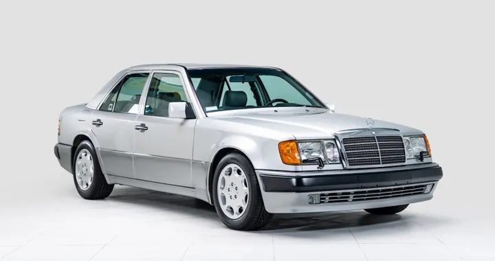 La Mercedes-Benz 500E di Jerry Seinfeld raggiunge un prezzo iperbolico