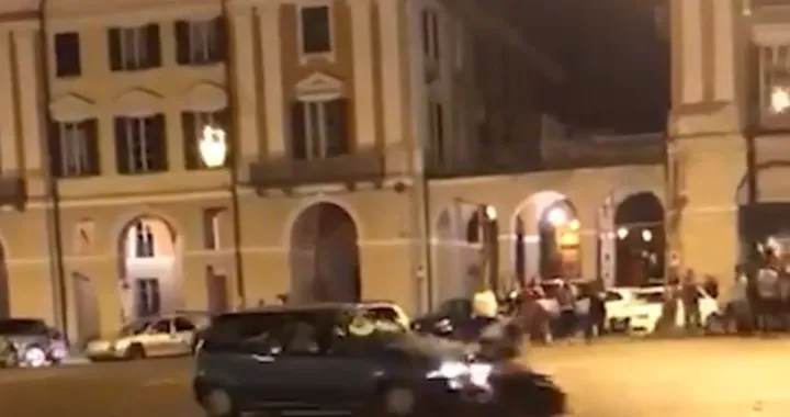 Incidente dopo Italia-Spagna: a Cuneo frontale fra auto e scooter [Video]