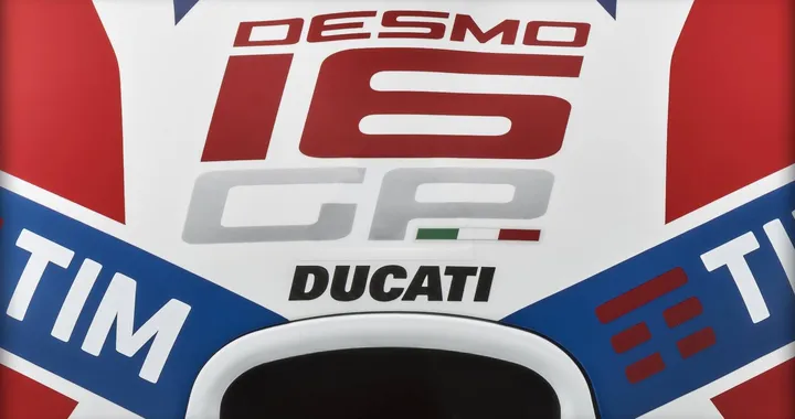 MotoGP, Ducati toglie i veli al nuovo bolide. Stoner “convitato di pietra”