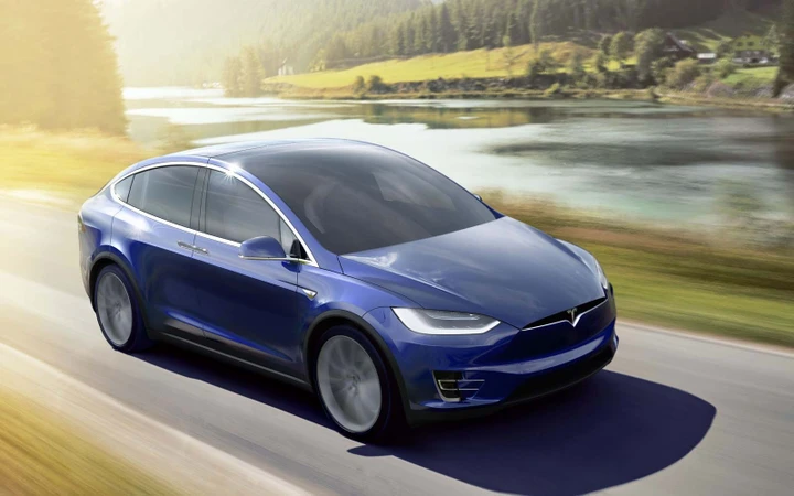 Tesla, nuovo incidente mortale: Elon Musk difende l'Autopilot