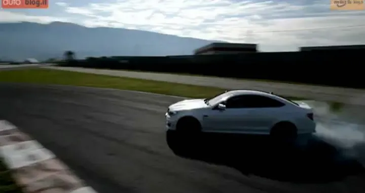 Mercedes C63 AMG vs MV Agusta F3 675 in pista