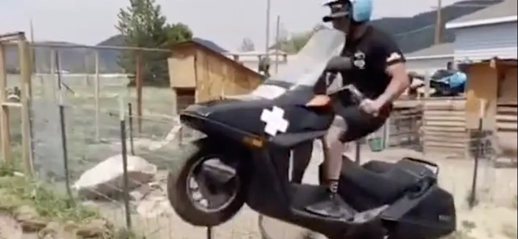 Il folle salto in sella al mitico Honda CN: ecco il video