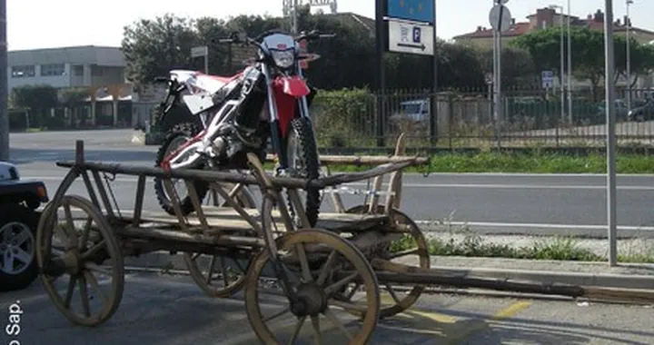 Foto del giorno: carrello porta moto