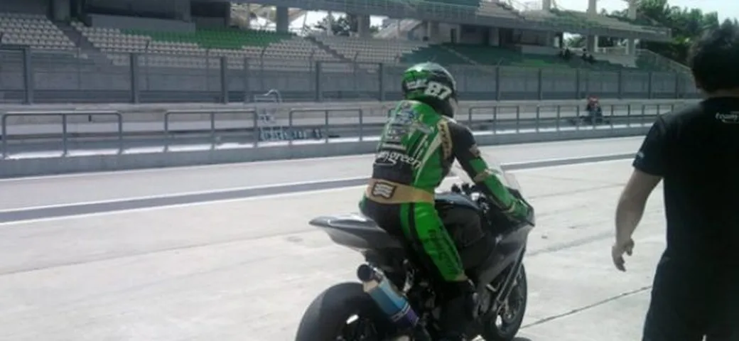 WSBK: Kawasaki continua i test a Sepang ma Vermeulen si ferma, 