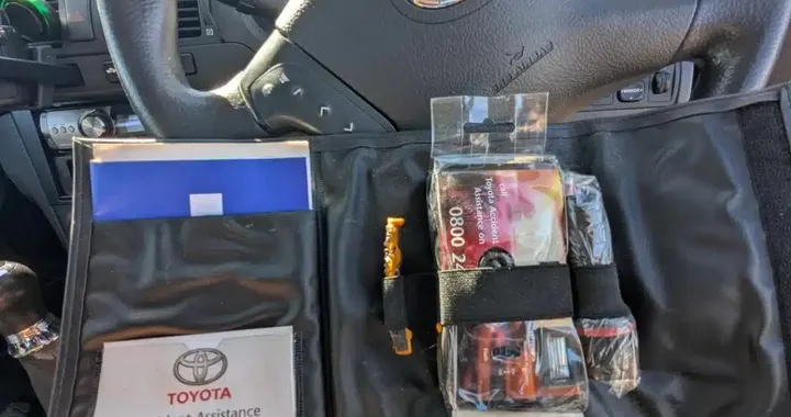 Toyota Avensis '06: gli oggetti nascosti che raccontano l'auto di ieri