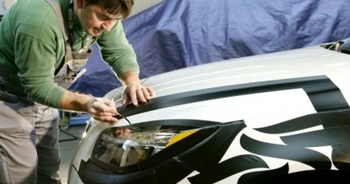 Opel svela i segreti delle camuffature della Insignia