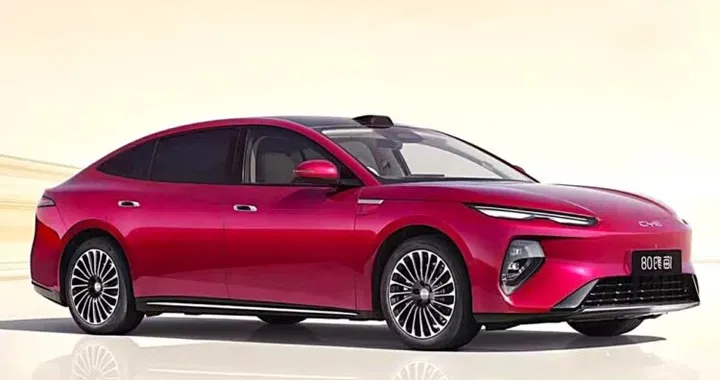 1.660 km di autonomia e ricarica lampo: la maxi berlina cinese punta anche all'Europa