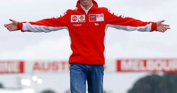 Stoner: sfiderei Rossi anche a moto invertite!