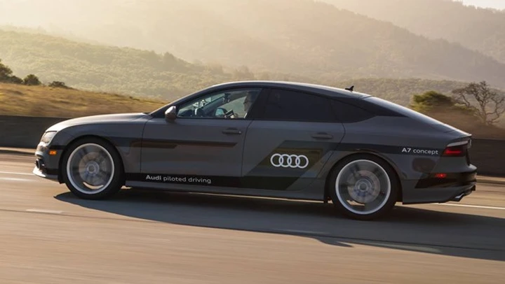 Audi A7: 900 km in guida autonoma