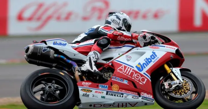 Checa con la Ducati 1198 più veloce di Rossi con la Desmosedici GP11