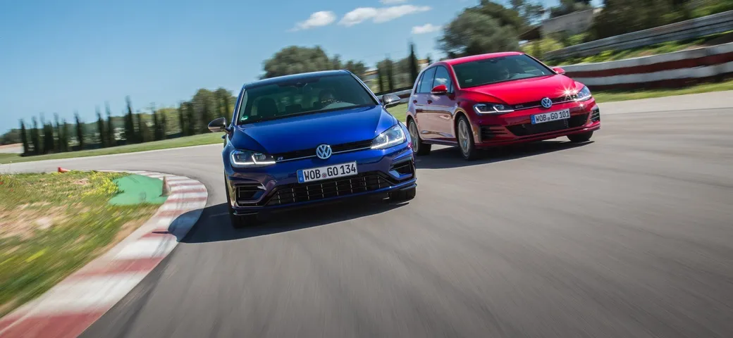 Volkswagen Golf R e GTI Performance: prima prova [Video]