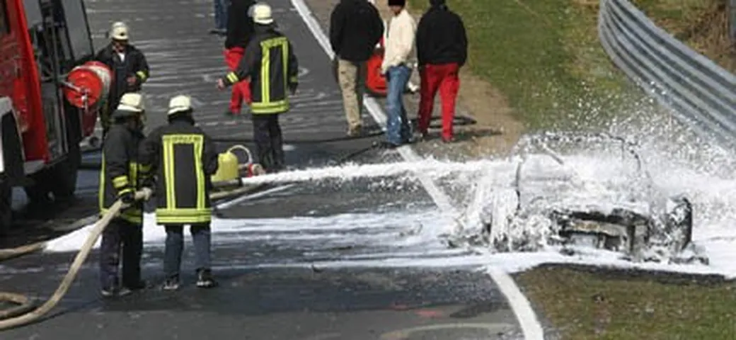 Nurburgring: il muletto di un'Audi R8 V10 prende fuoco