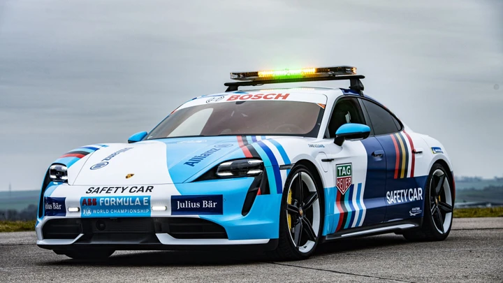 La Porsche Taycan Turbo S è la nuova safety car della Formula E