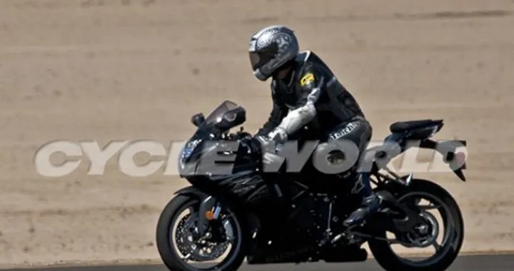 Suzuki 2011: nuova GSX-R 600/750 e un'inedita GSR750 nel 2011?
