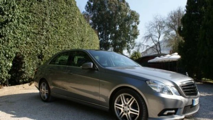 Evoluzione nella tradizione: la prova su strada della nuova Mercedes Classe E