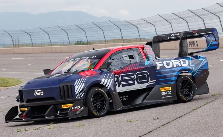 Ford F-150 Lightning SuperTruck: la sfida elettrica di Ford alla Pikes Peak 2024